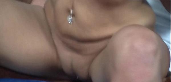 2 geile Milfs wollen ein Amateurvideo machen und los geht der Fick
